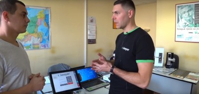 Блогер открывает пиццу. И использует r_keeper